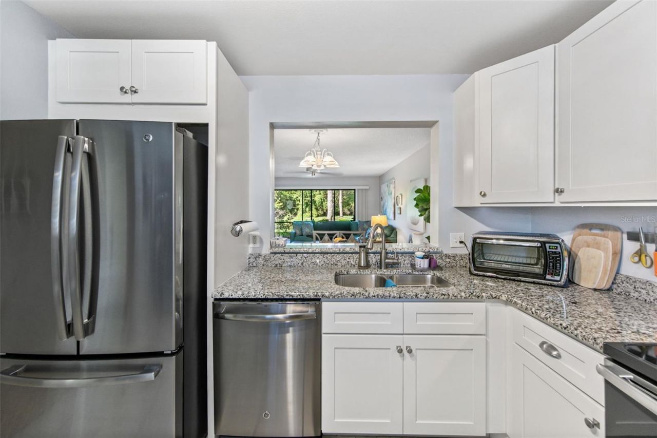 611 Woodlawn Drive, Unit 611, Bradenton, FL 34210 Photo