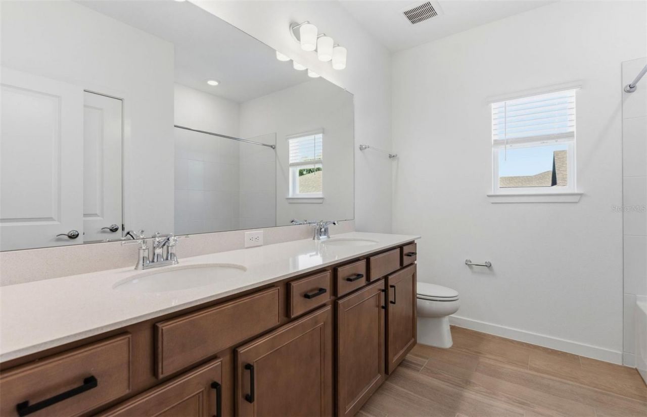 37864 Gunnison Drive, Zephyrhills, FL 33540 Photo
