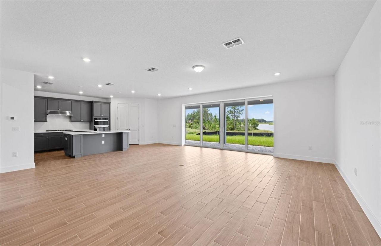 37864 Gunnison Drive, Zephyrhills, FL 33540 Photo