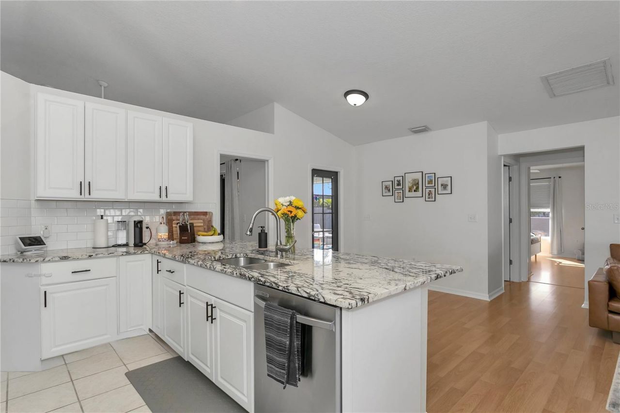 6647 68th Street E, Bradenton, FL 34203 Photo