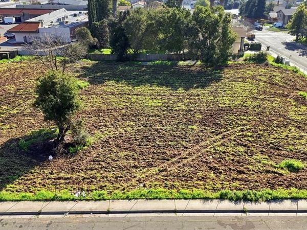 7200 Meadowgate Drive, Sacramento, CA 95823