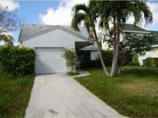57 Peachtree Place, Boynton Beach, FL 33436
