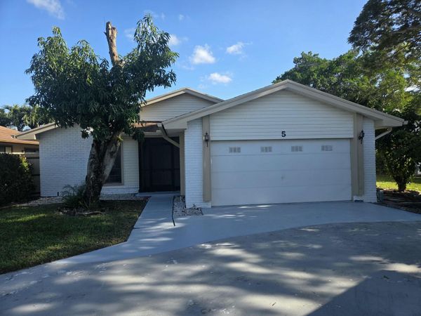 5 Fenwick Place, Boynton Beach, FL 33426