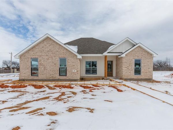 801 Whispering Oaks, Clyde, TX 76510