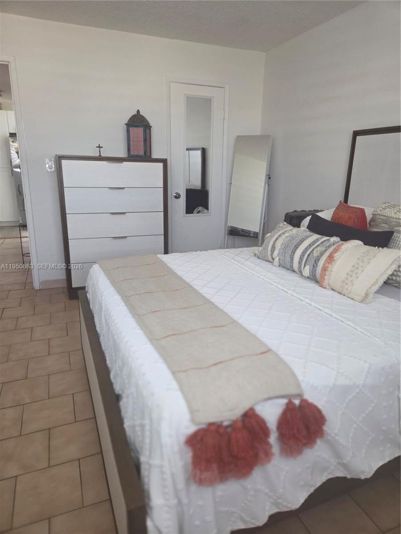 8889 Fontainebleau Blvd , Unit 501, Miami, FL 33172 Photo