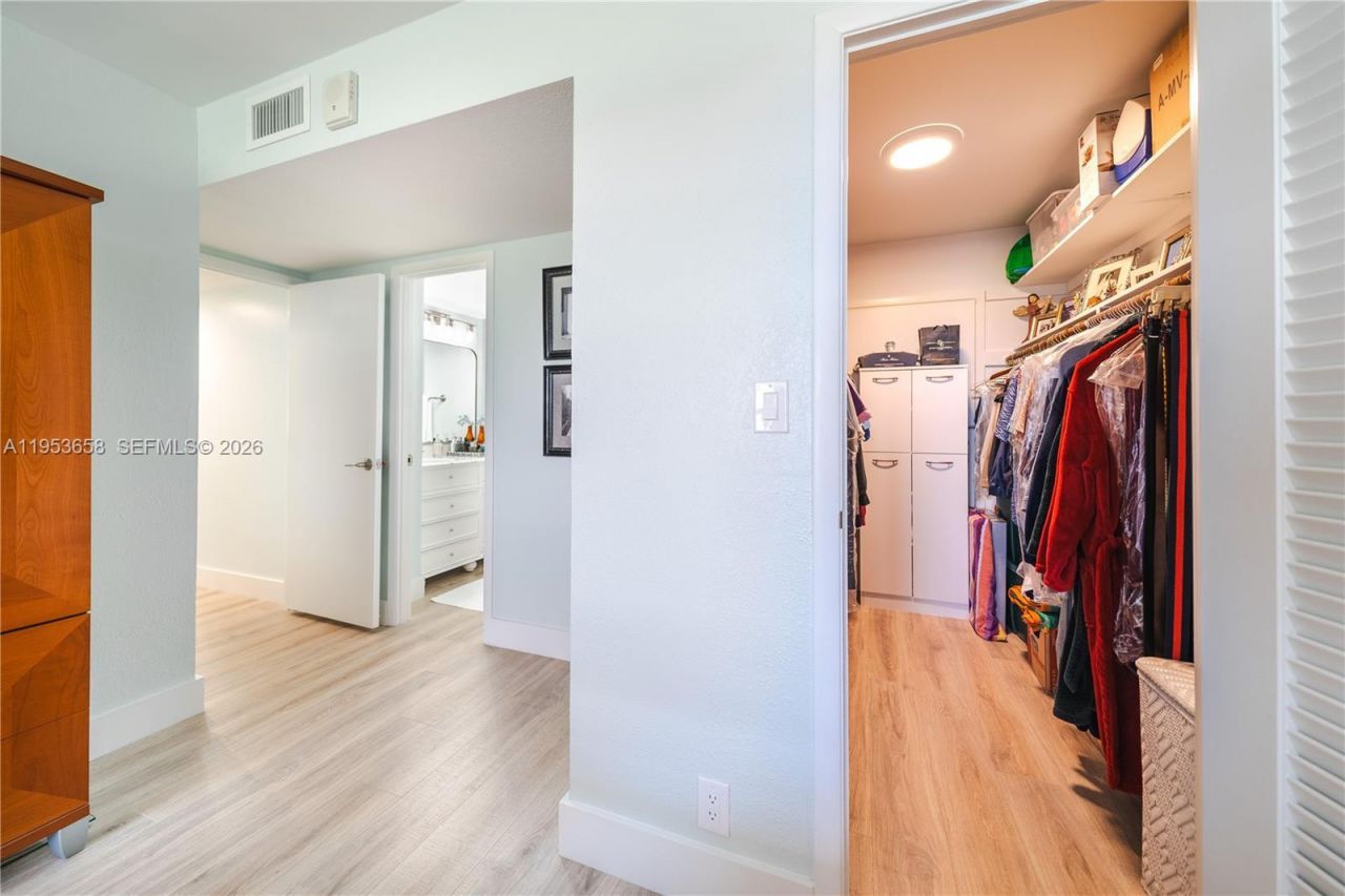 2500 NE 48th Ln, Unit 607, Fort Lauderdale, FL 33308 Photo