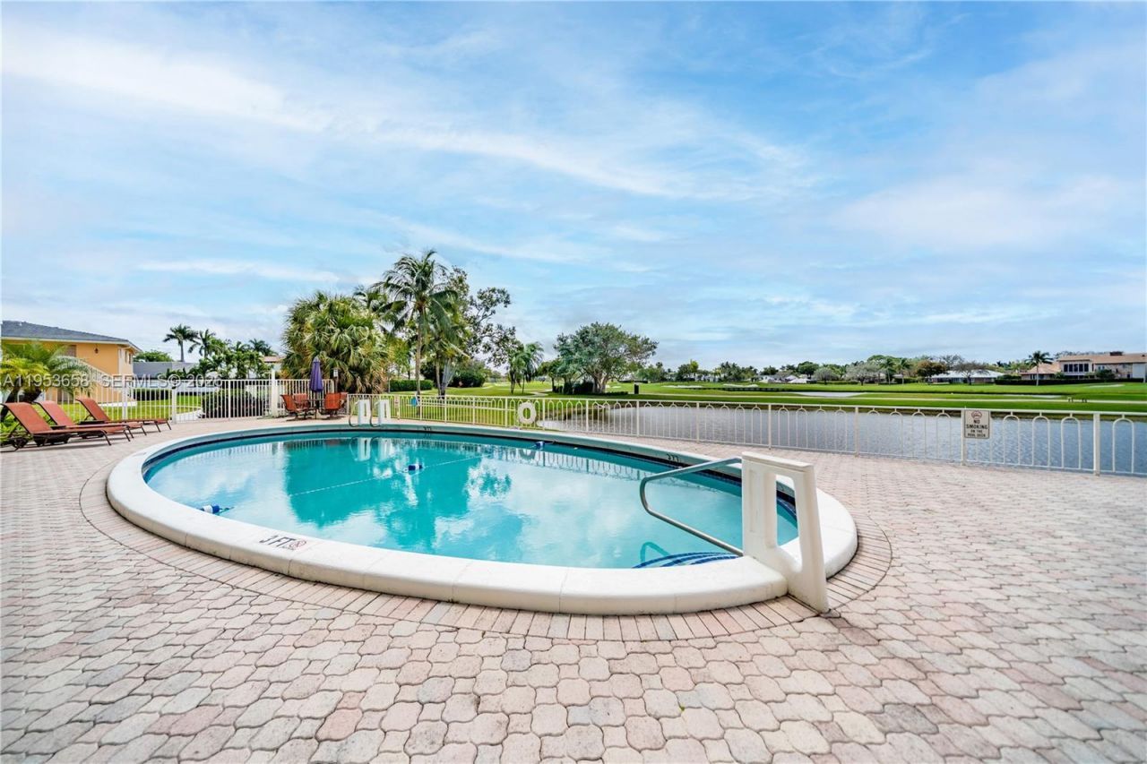 2500 NE 48th Ln, Unit 607, Fort Lauderdale, FL 33308 Photo