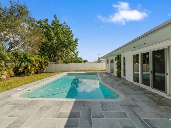 5341 SW 1st St, Plantation, FL 33317