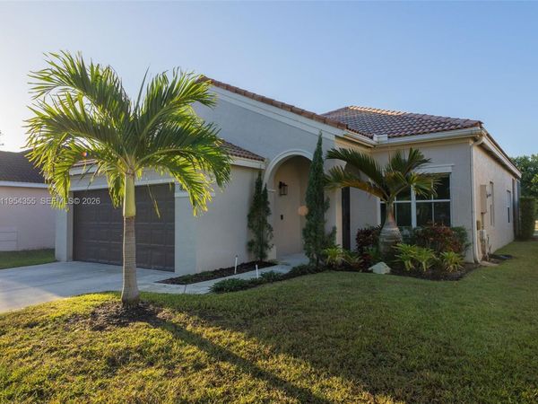 825 Tanglewood Cir, Weston, FL 33327