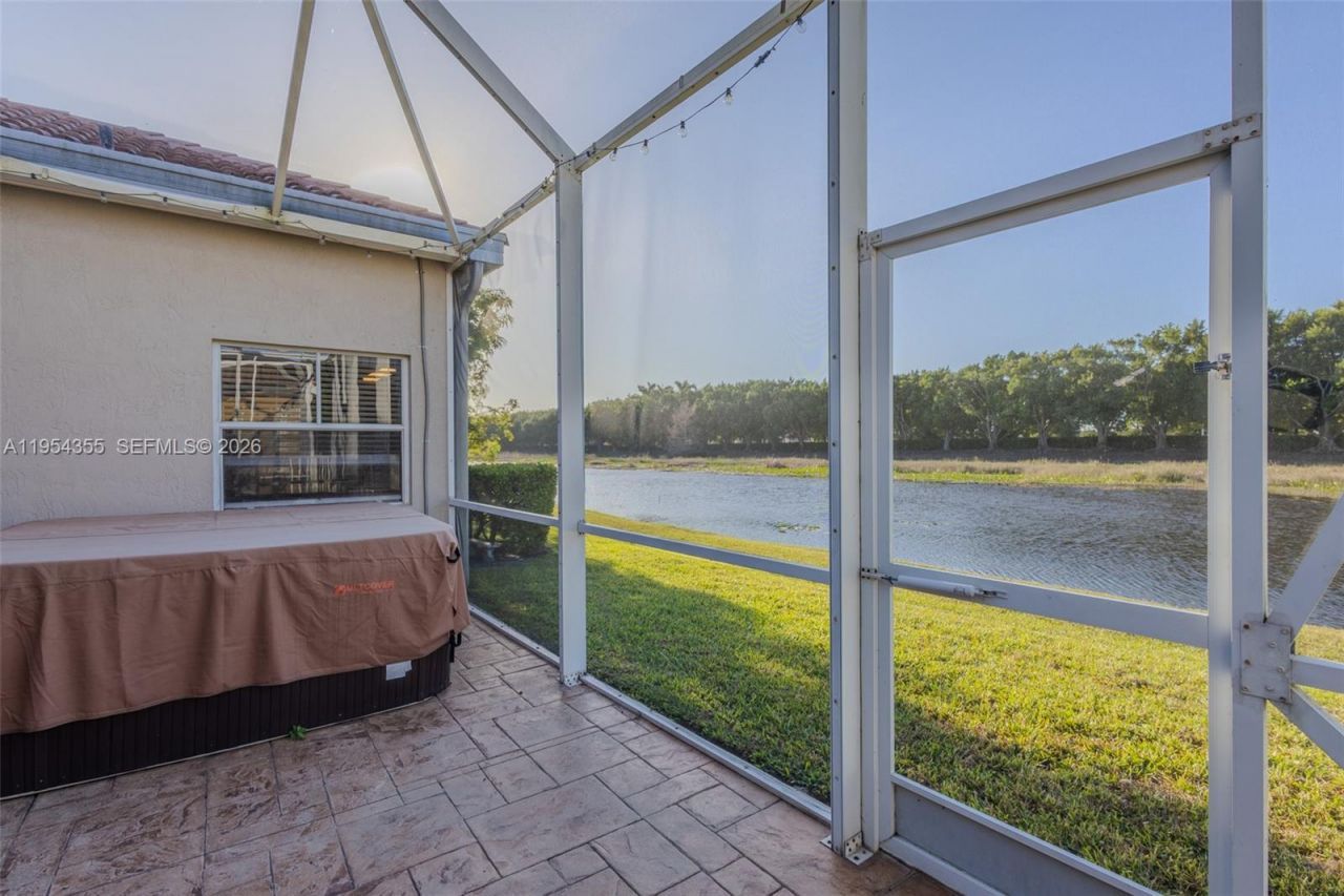 825 Tanglewood Cir, Weston, FL 33327 Photo