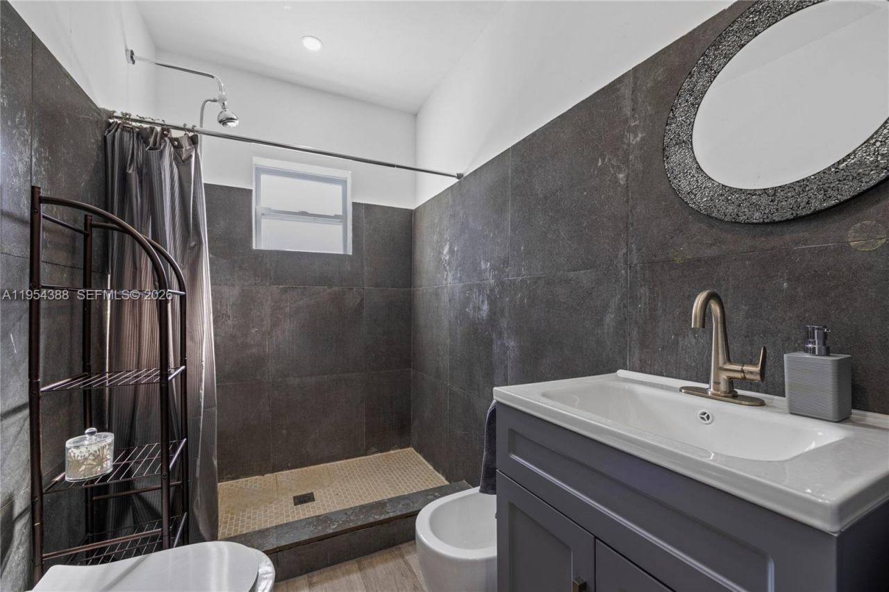 1041 NW 73rd St, Miami, FL 33150 Photo