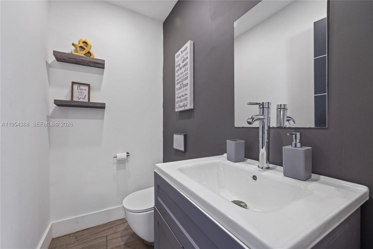 1041 NW 73rd St, Miami, FL 33150 Photo