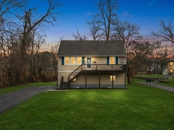 26 Pequannock Ave, Pequannock, NJ 07440