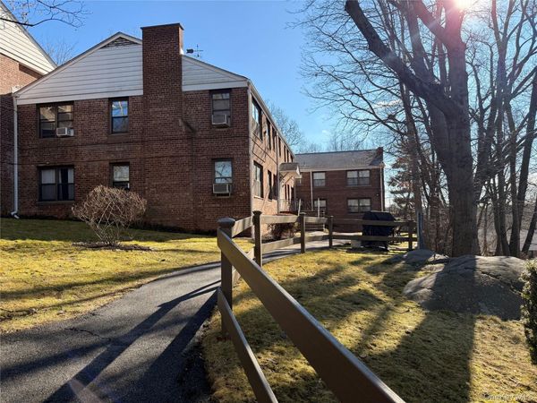 67 Rockledge Road, Unit 1B, Hartsdale, NY 10530