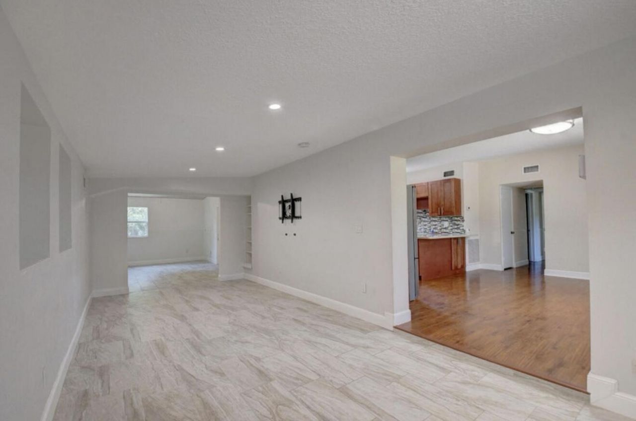 612 Hibiscus Drive, Royal Palm Beach, FL 33411 Photo