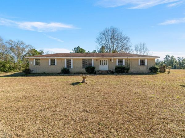 180 Ralston Rd., Hattiesburg, MS 39401