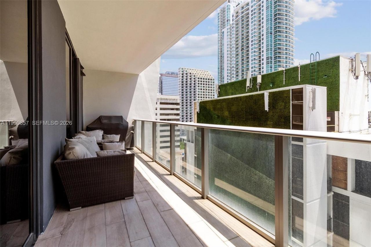 1010 Brickell Ave, Unit 1404, Miami, FL 33131 Photo
