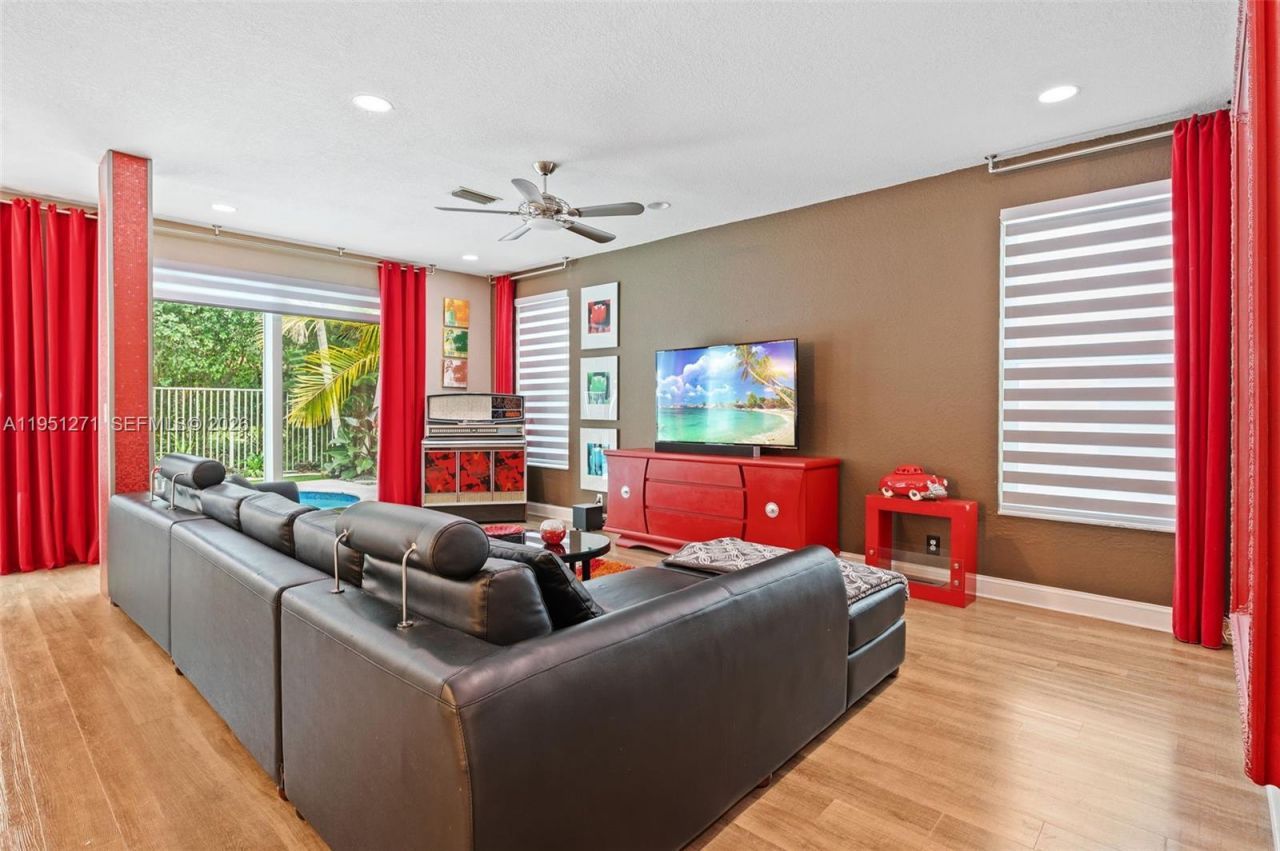 11070 Minneapolis Dr, Cooper City, FL 33026 Photo