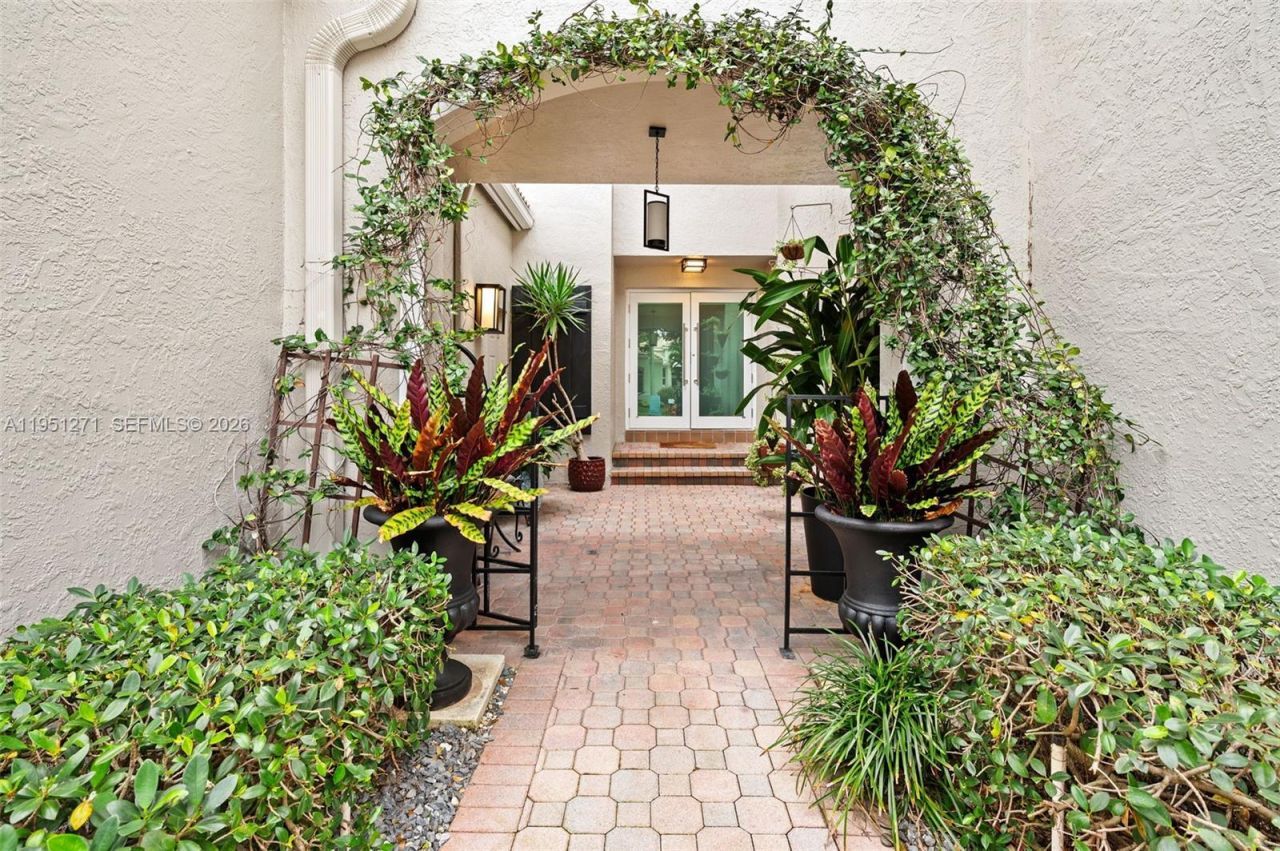 11070 Minneapolis Dr, Cooper City, FL 33026 Photo