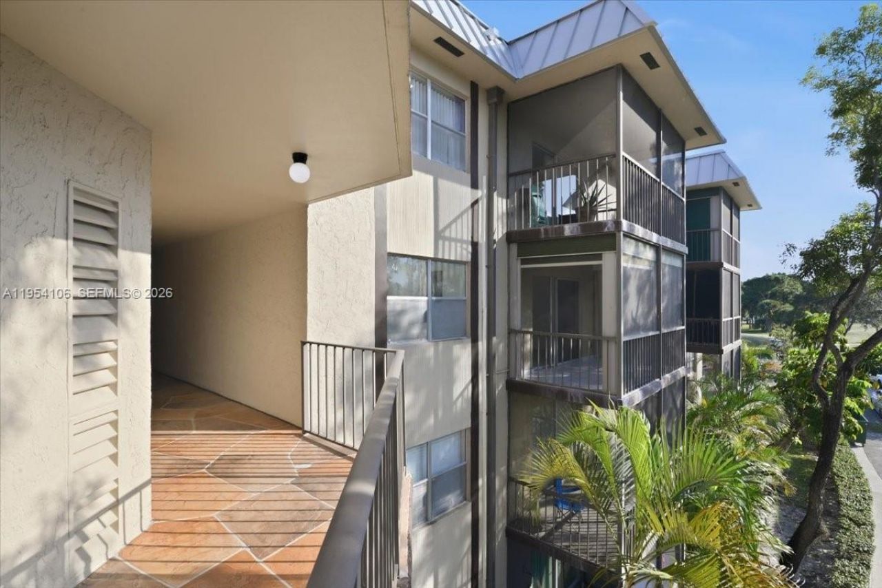 6101 N Falls Cir Dr, Unit 309, Lauderhill, FL 33319 Photo