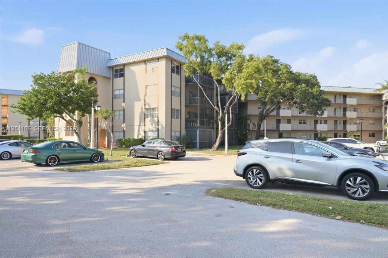 6101 N Falls Cir Dr, Unit 309, Lauderhill, FL 33319 Photo
