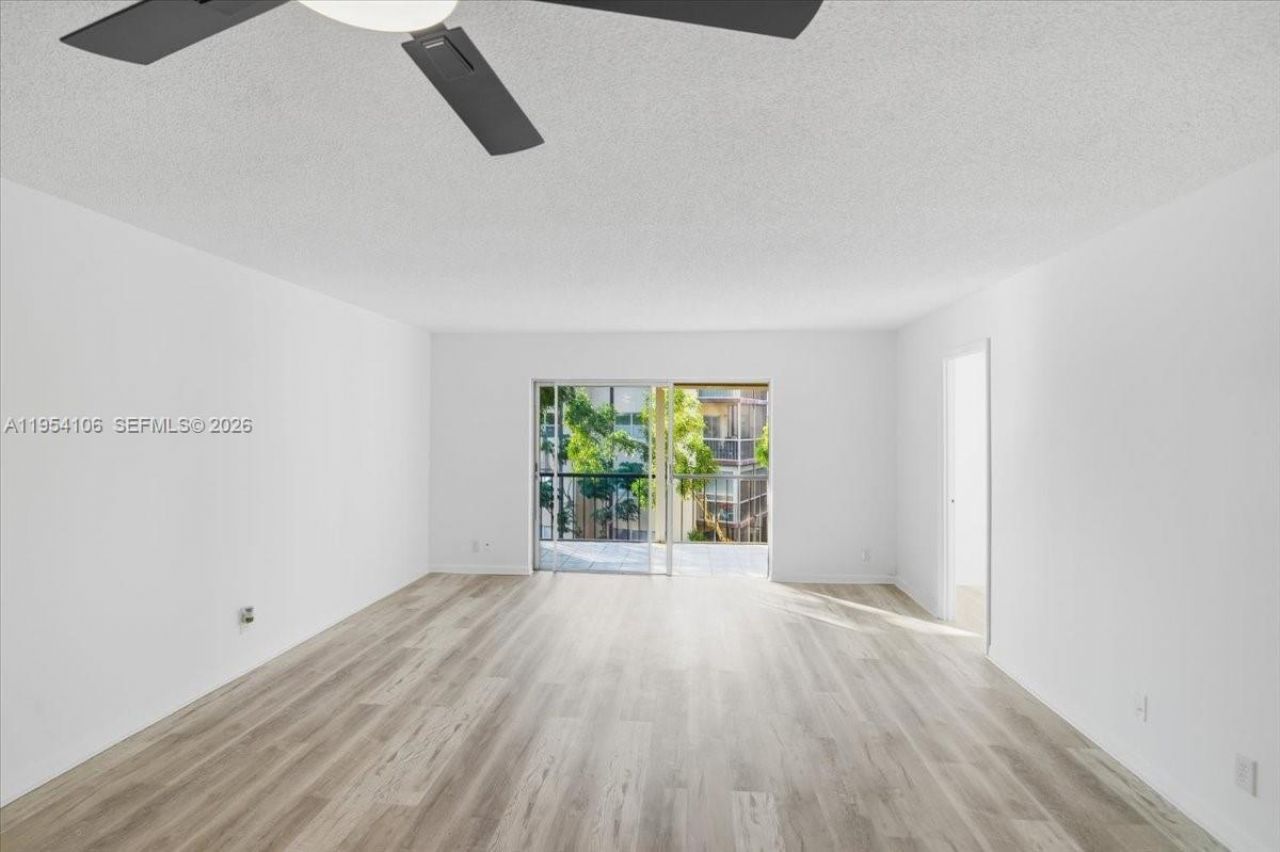 6101 N Falls Cir Dr, Unit 309, Lauderhill, FL 33319 Photo