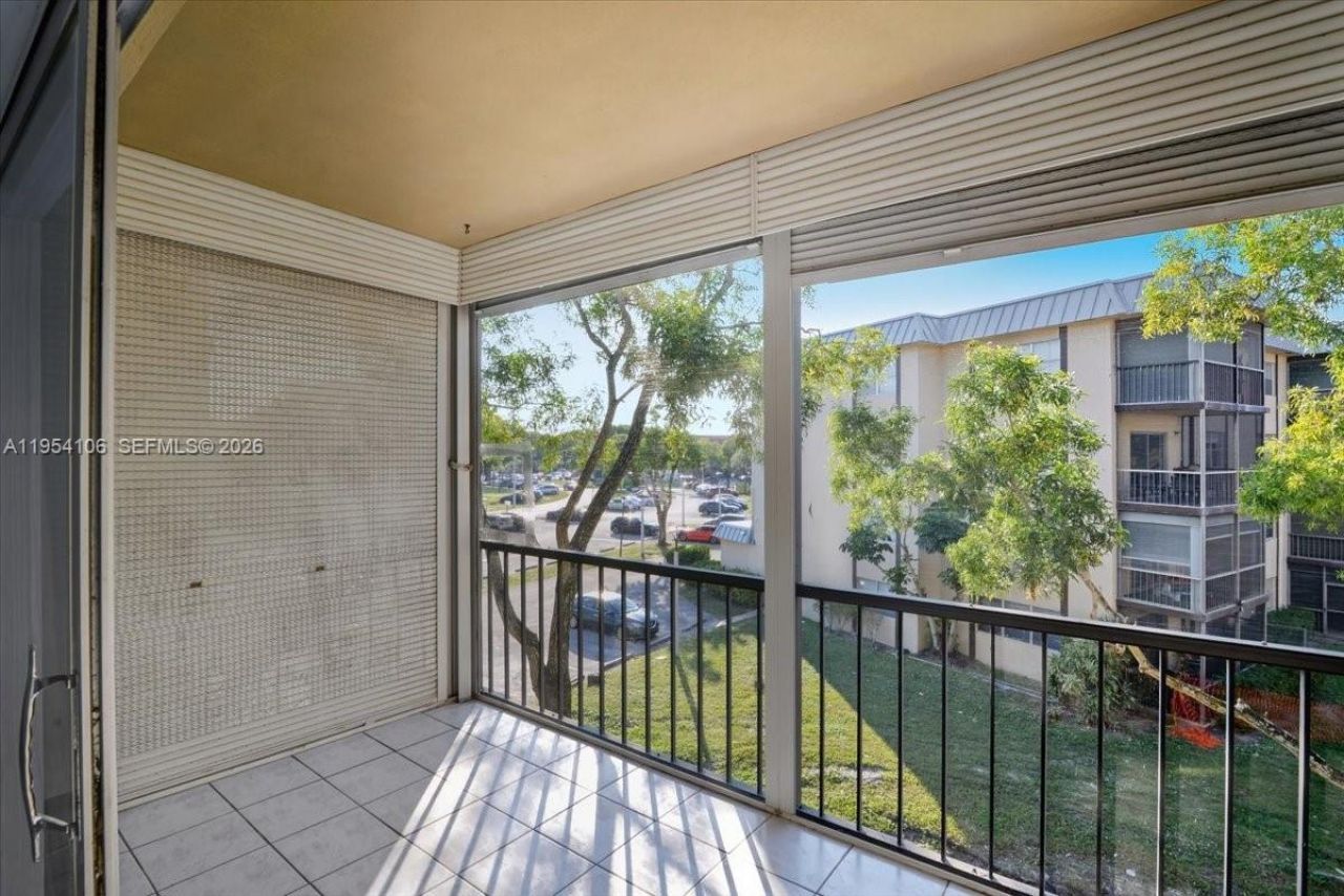 6101 N Falls Cir Dr, Unit 309, Lauderhill, FL 33319 Photo
