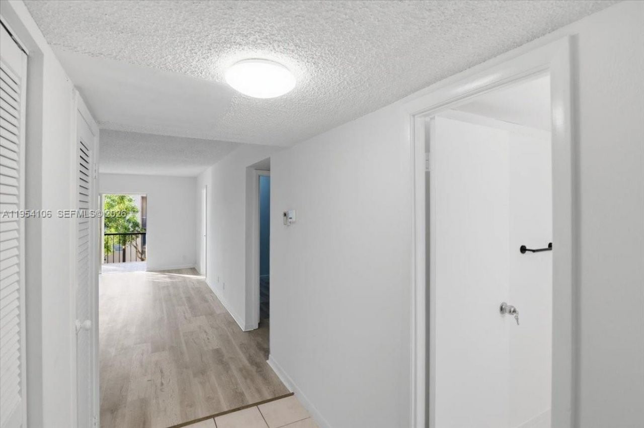 6101 N Falls Cir Dr, Unit 309, Lauderhill, FL 33319 Photo