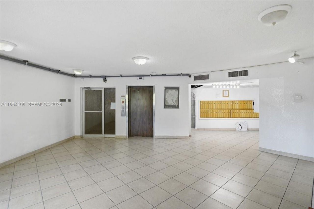 6101 N Falls Cir Dr, Unit 309, Lauderhill, FL 33319 Photo