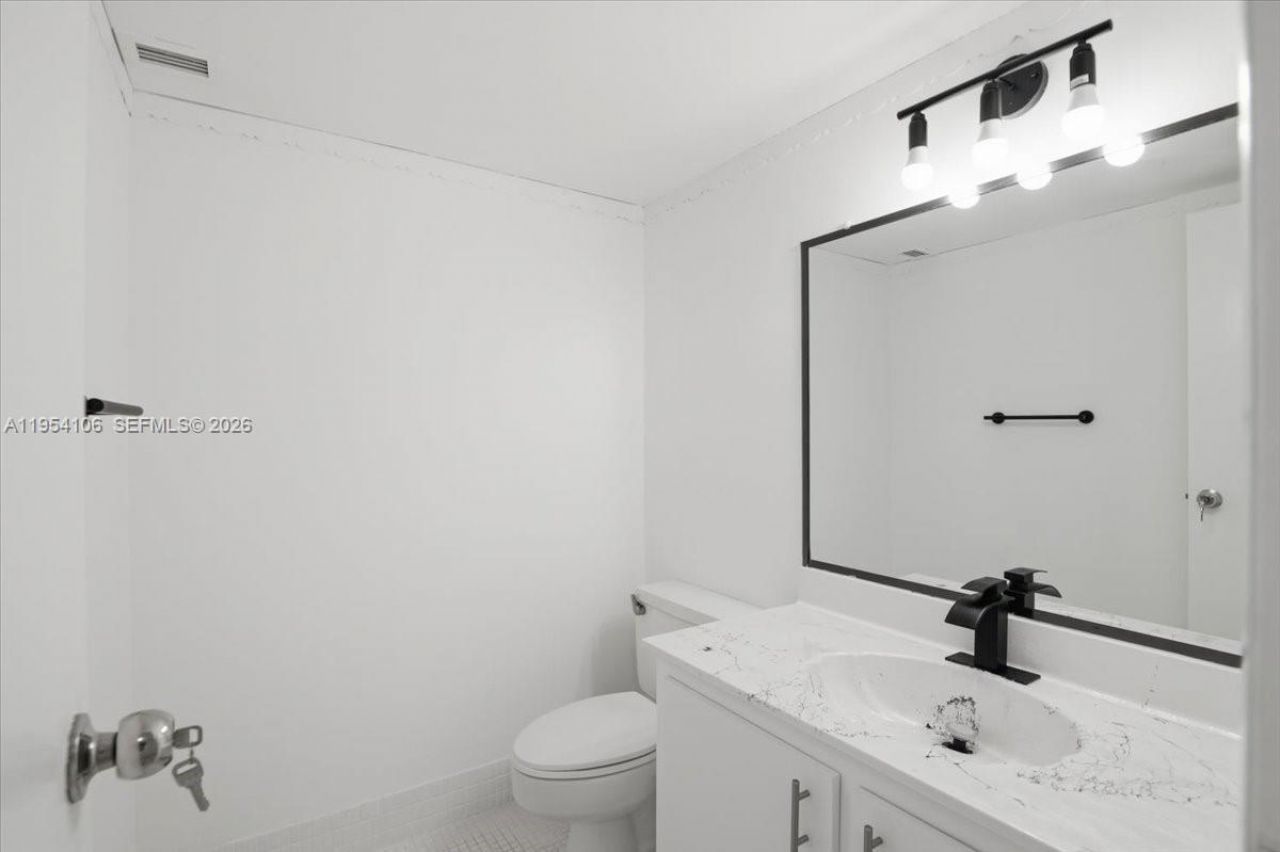 6101 N Falls Cir Dr, Unit 309, Lauderhill, FL 33319 Photo