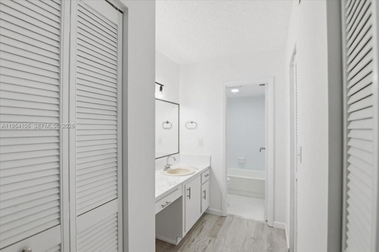 6101 N Falls Cir Dr, Unit 309, Lauderhill, FL 33319 Photo