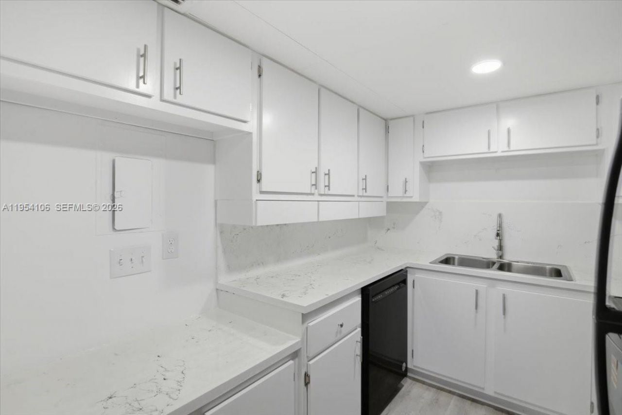 6101 N Falls Cir Dr, Unit 309, Lauderhill, FL 33319 Photo