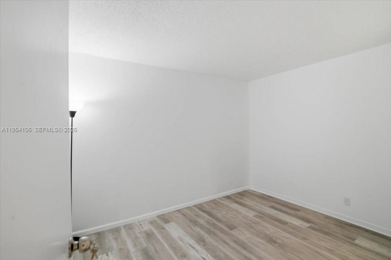 6101 N Falls Cir Dr, Unit 309, Lauderhill, FL 33319 Photo