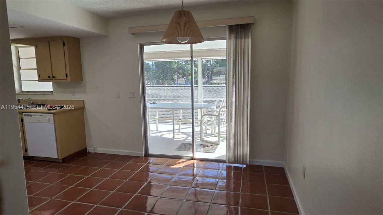 180 E Cypress Way, Unit E230, Naples, FL 34110 Photo