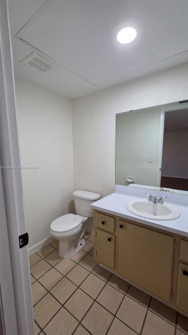 180 E Cypress Way, Unit E230, Naples, FL 34110 Photo