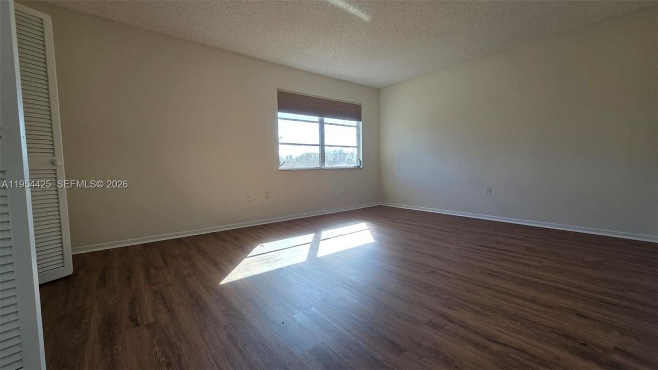 180 E Cypress Way, Unit E230, Naples, FL 34110 Photo