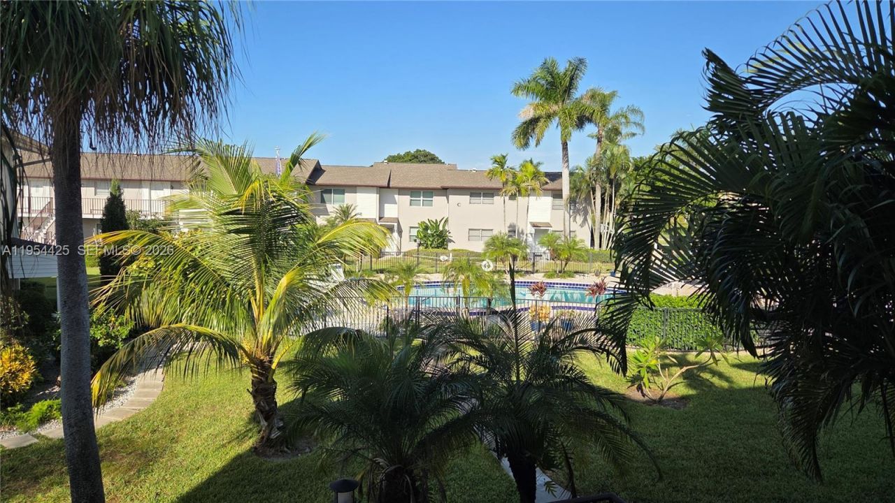 180 E Cypress Way, Unit E230, Naples, FL 34110 Photo