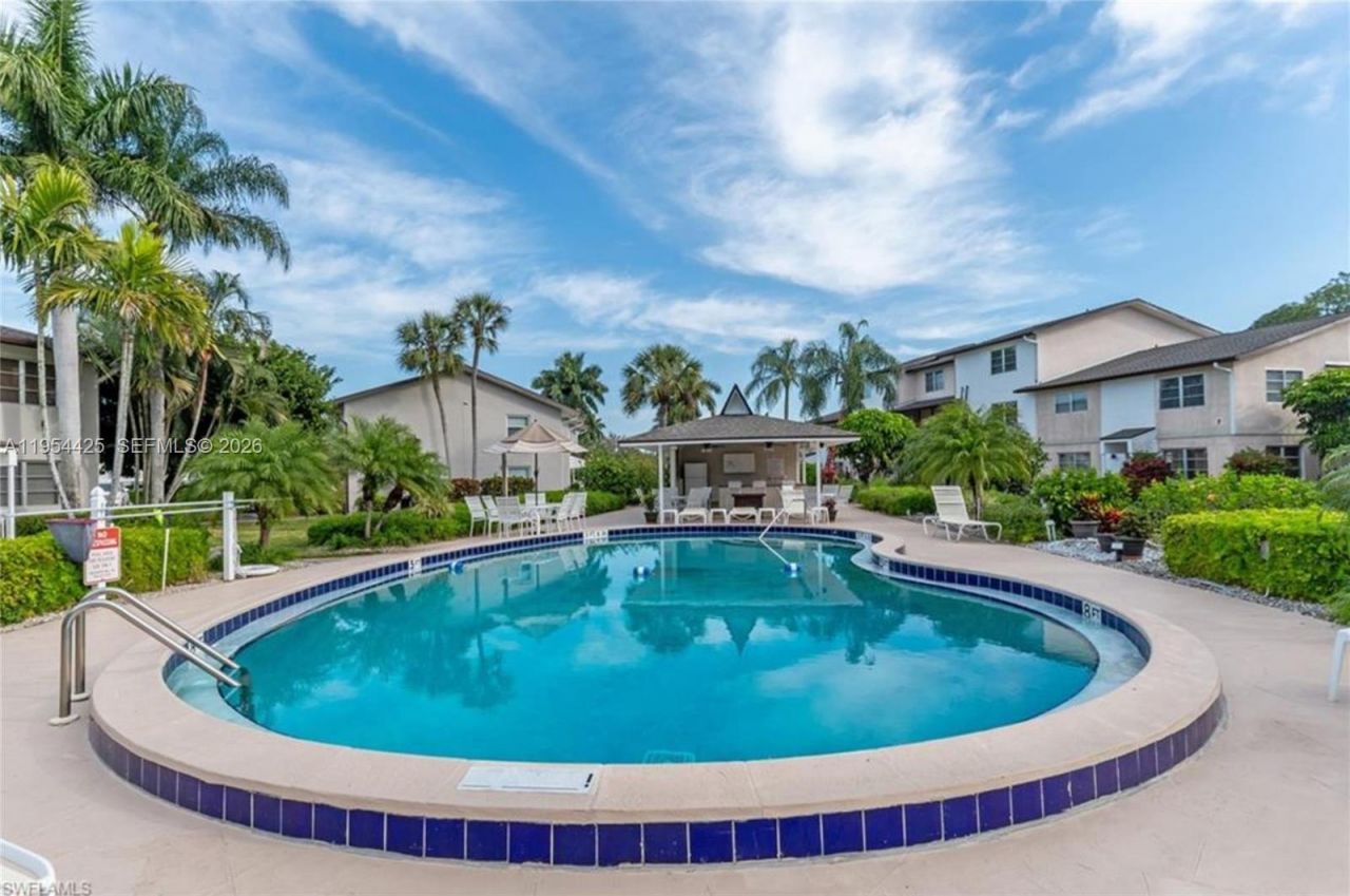 180 E Cypress Way, Unit E230, Naples, FL 34110 Photo