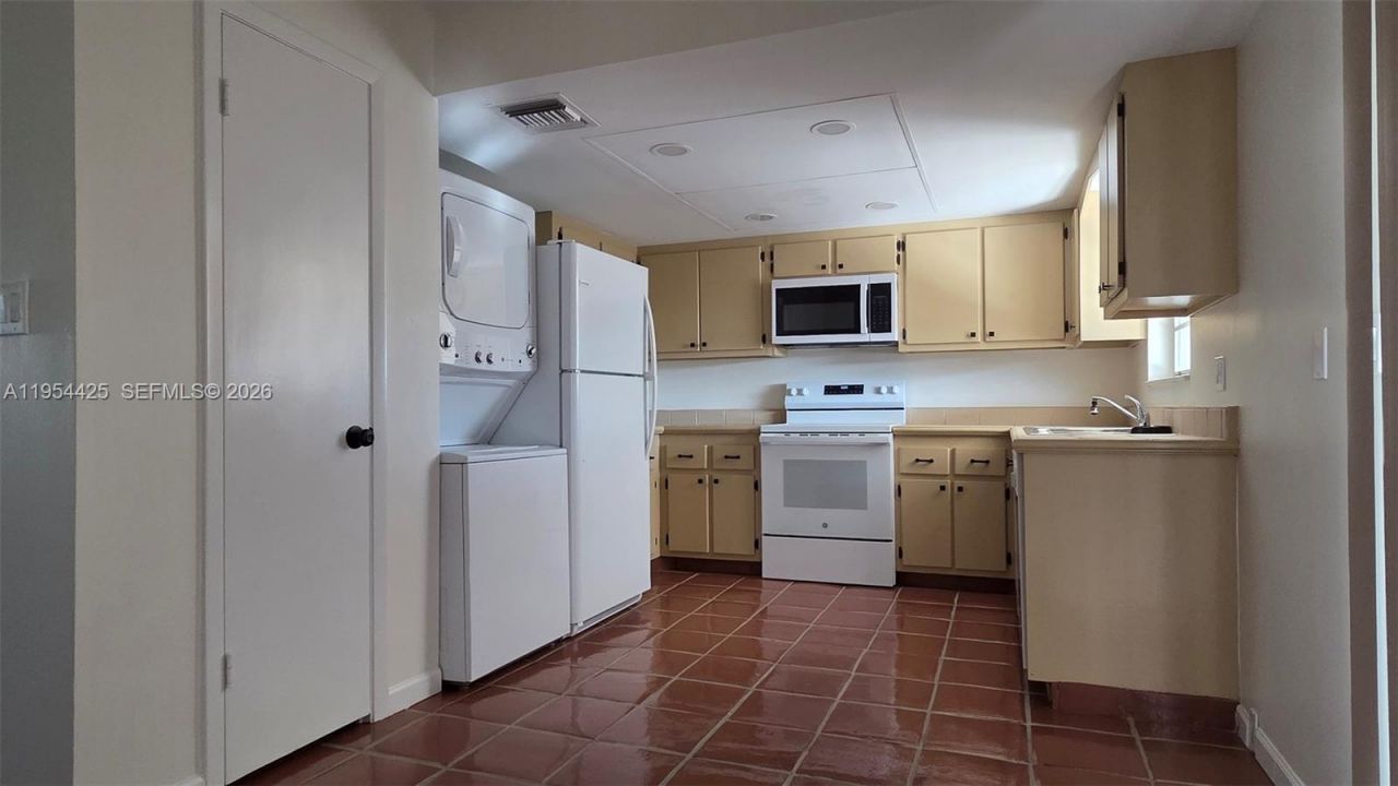 180 E Cypress Way, Unit E230, Naples, FL 34110 Photo