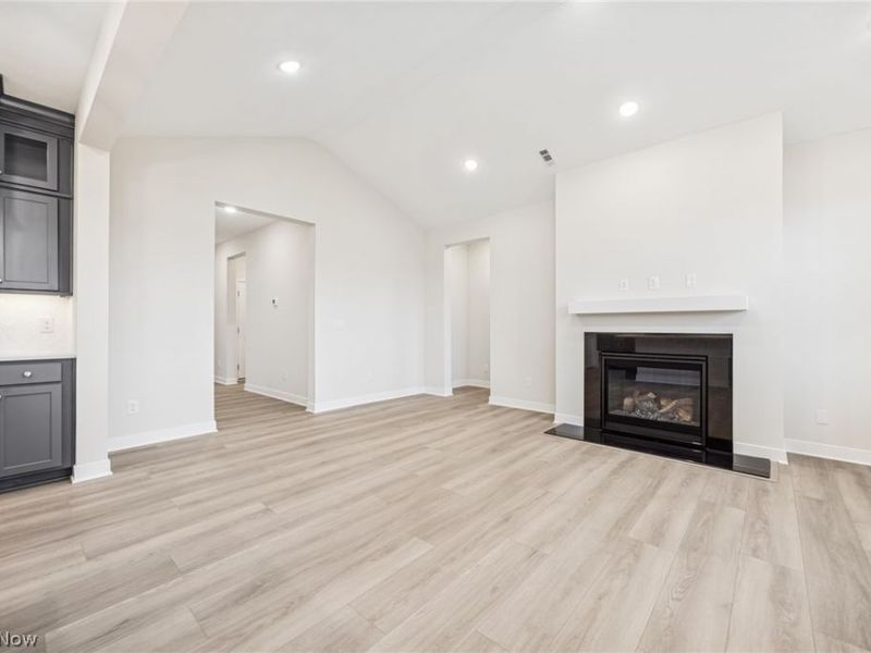 2170 Myla Way, Amherst, OH 44001 Photo 2