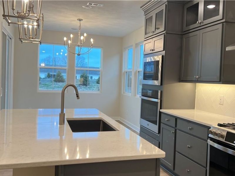 2170 Myla Way, Amherst, OH 44001 Photo 4