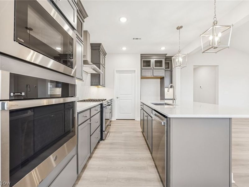 2170 Myla Way, Amherst, OH 44001 Photo 8