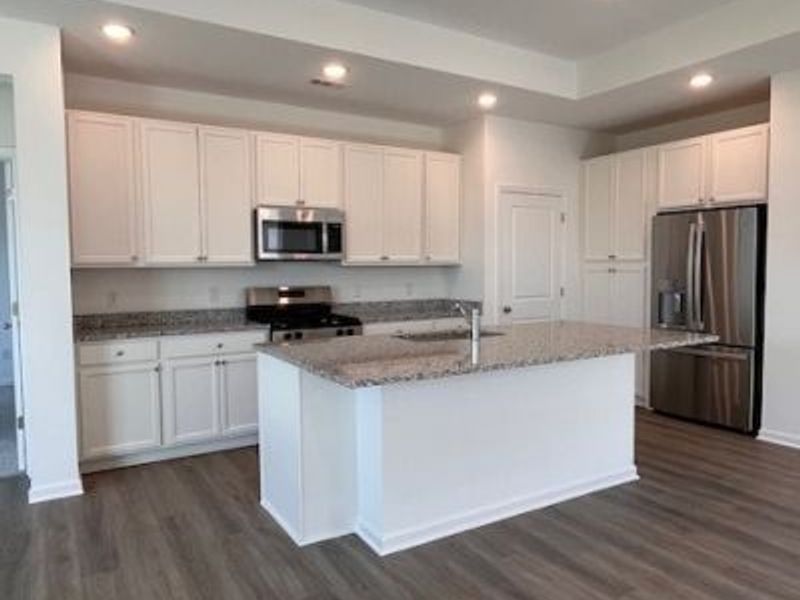 2176 Myla Way, Amherst, OH 44001 Photo 4