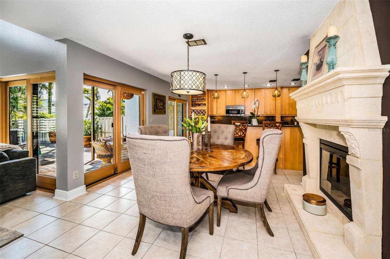 990 San Carlos Court Ne, Saint Petersburg, FL 33702 Photo