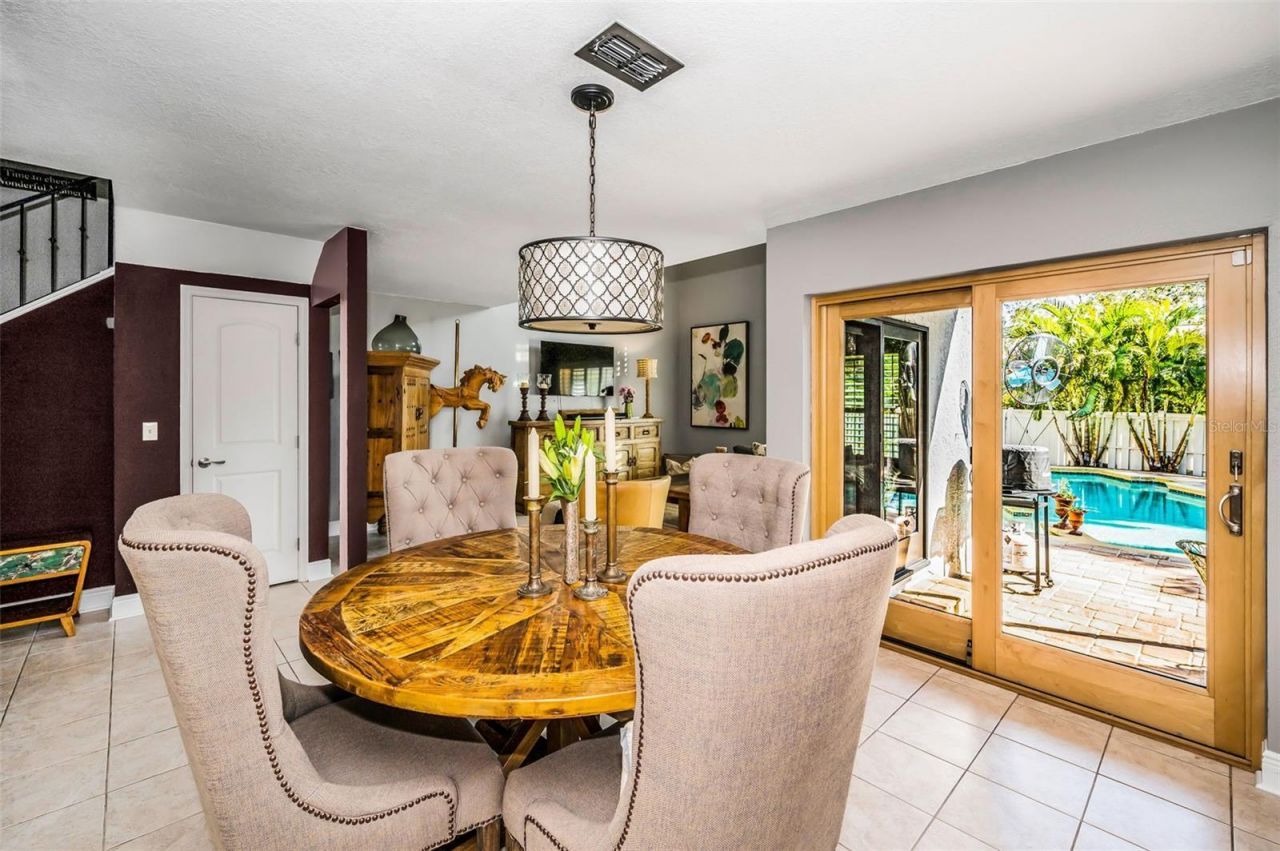 990 San Carlos Court Ne, Saint Petersburg, FL 33702 Photo