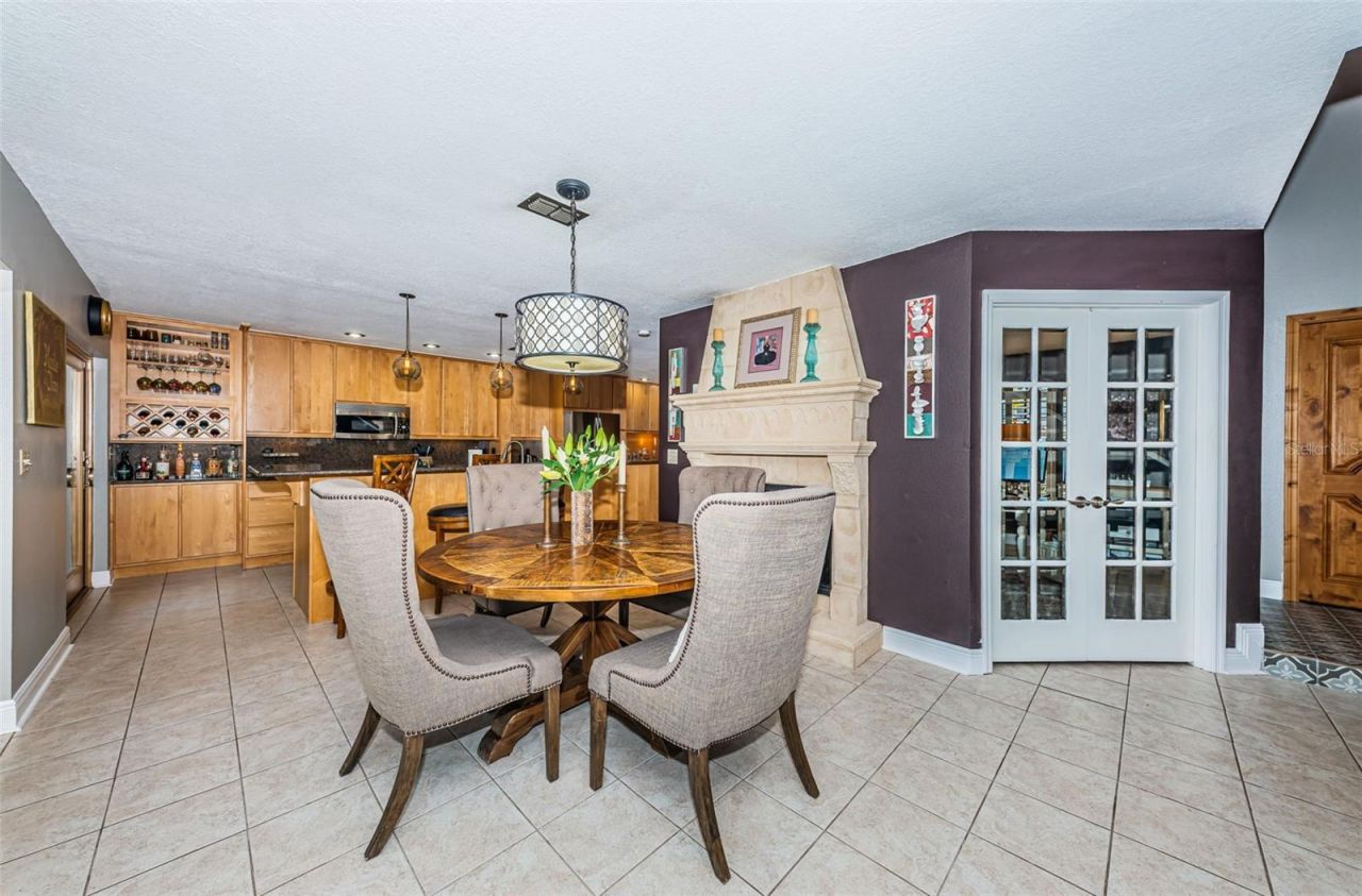 990 San Carlos Court Ne, Saint Petersburg, FL 33702 Photo