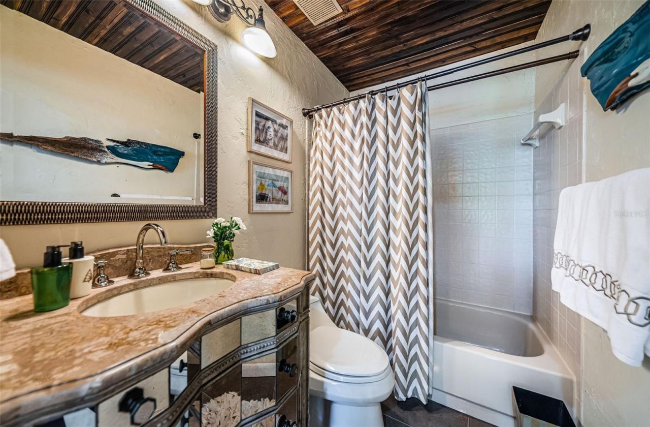 990 San Carlos Court Ne, Saint Petersburg, FL 33702 Photo