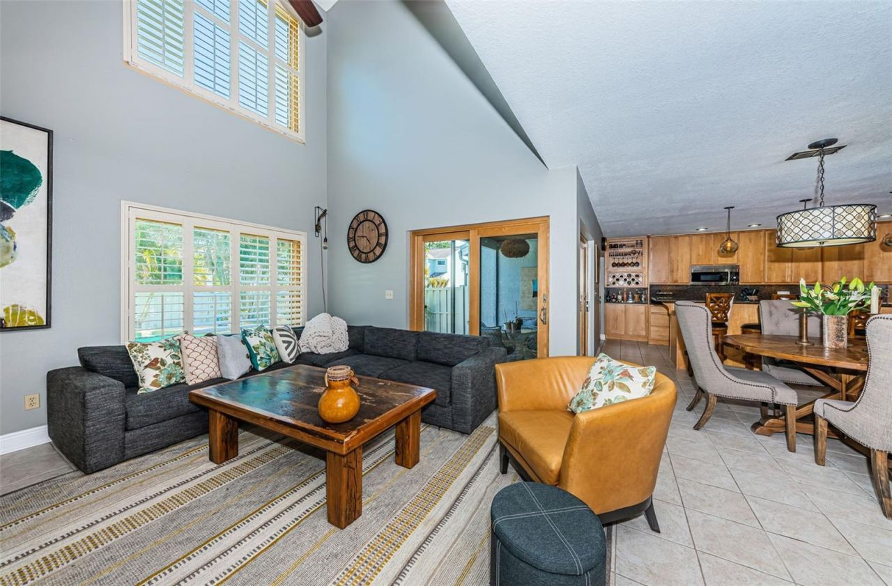 990 San Carlos Court Ne, Saint Petersburg, FL 33702 Photo