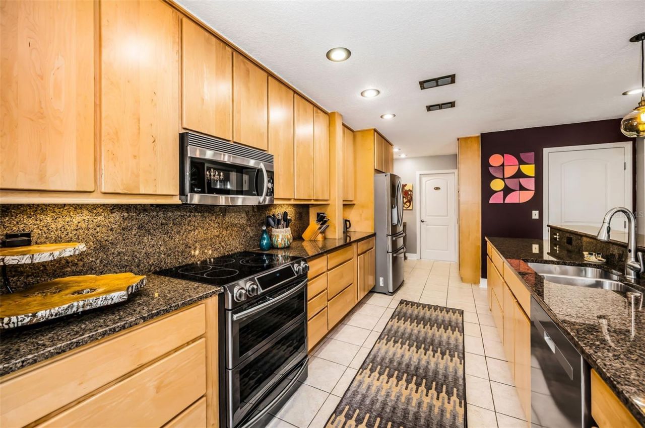 990 San Carlos Court Ne, Saint Petersburg, FL 33702 Photo