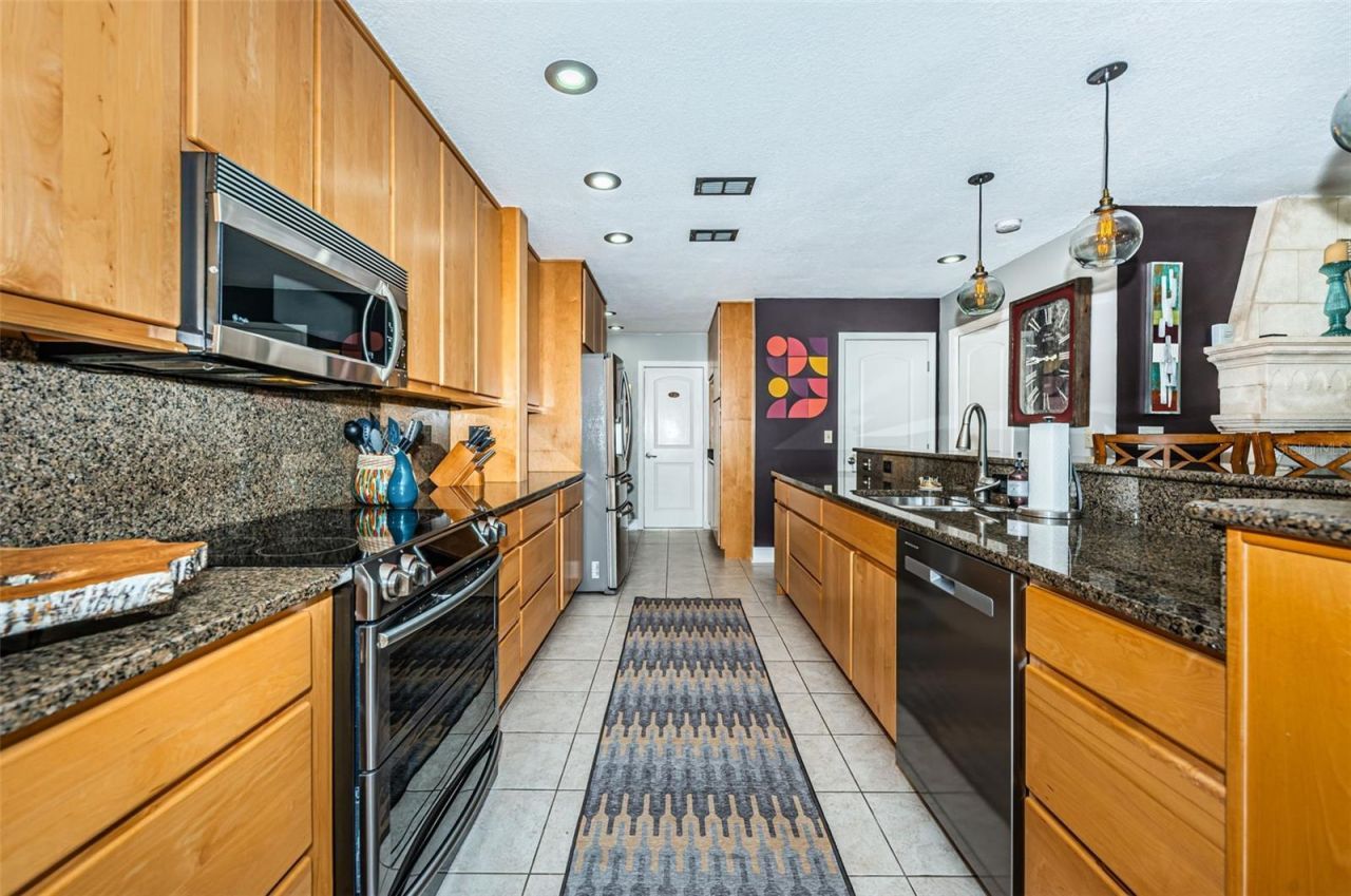 990 San Carlos Court Ne, Saint Petersburg, FL 33702 Photo